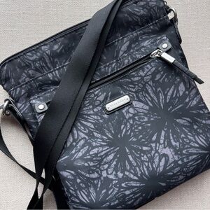 Baggallini Black and Gray Floral-Print Crossbody Bag